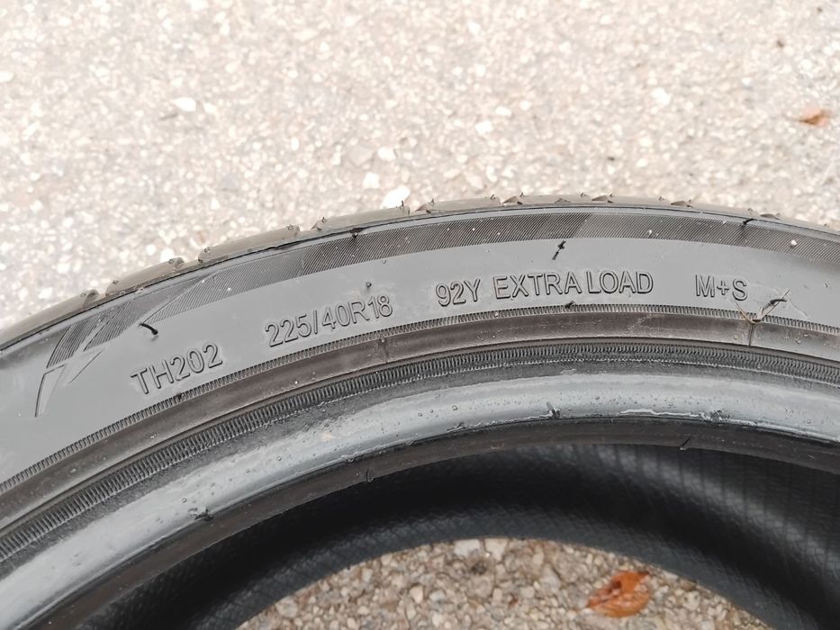 Гуми 225/40/18 Triangle