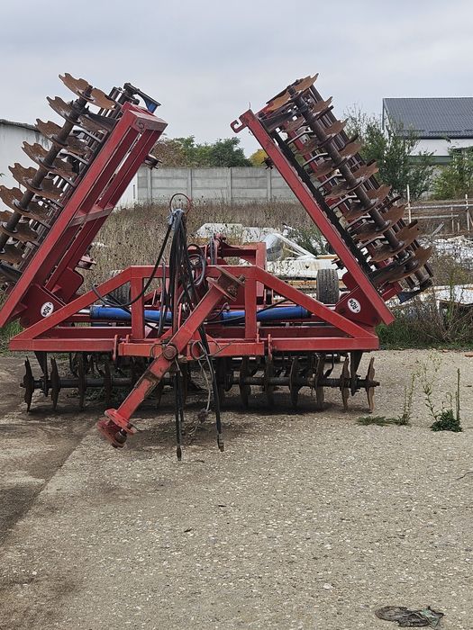 Vând tractor și utilaje