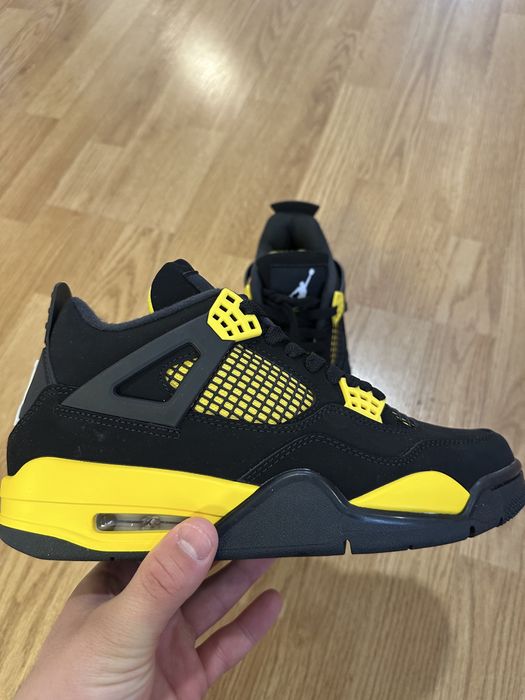 Jordan 4 Bolt.