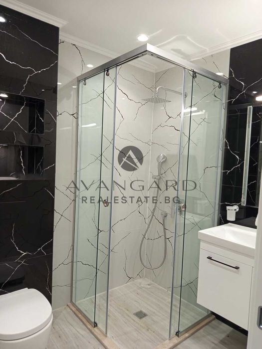 Продава се Тристаен апартамент в Пловдив, Остромила - 116 кв.м за 2199 €/кв.м - Снимка #10