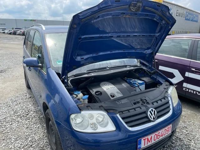 Dezmembrez Volkswagen Touran 2005 1.6 Fsi BAG
