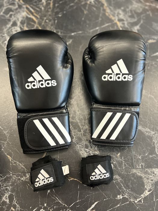 Mănuși box Adidas originale, aproape noi – 150 lei