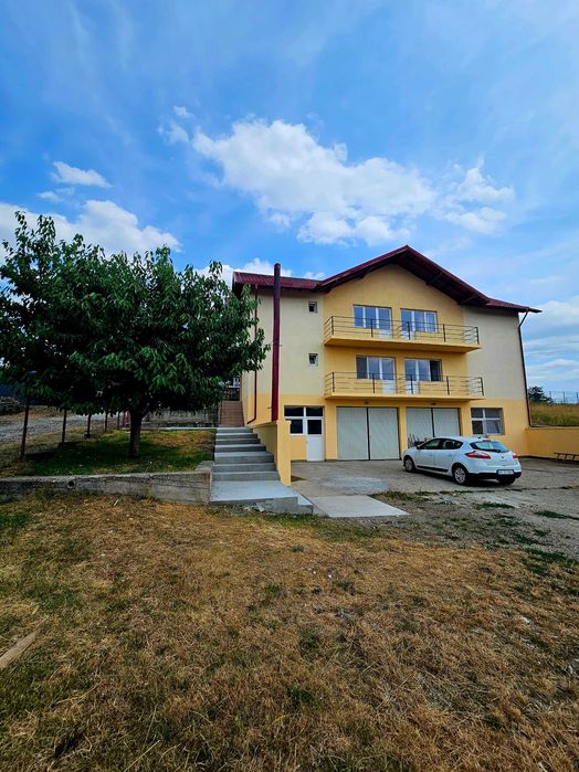 Proprietate sediu administrativ (287 mp) si hală producție (610 mp).
