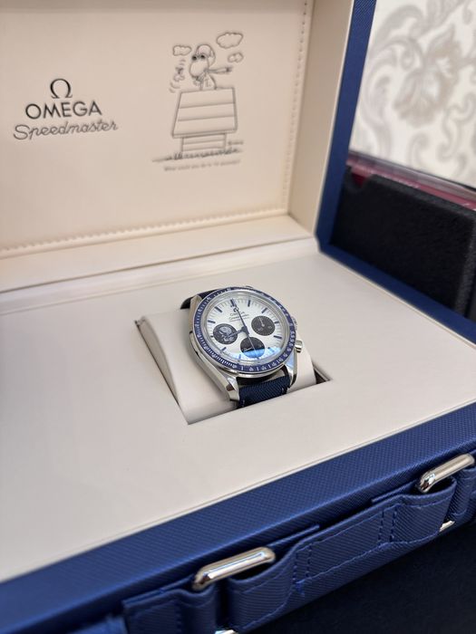 Omega Silver Snoopy Chronograph 42 mm.