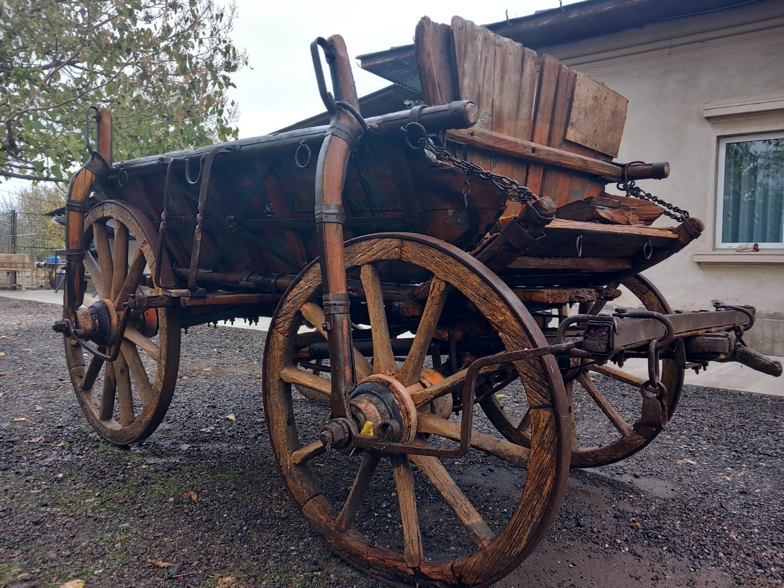 Caruta din lemn rustica traditionala