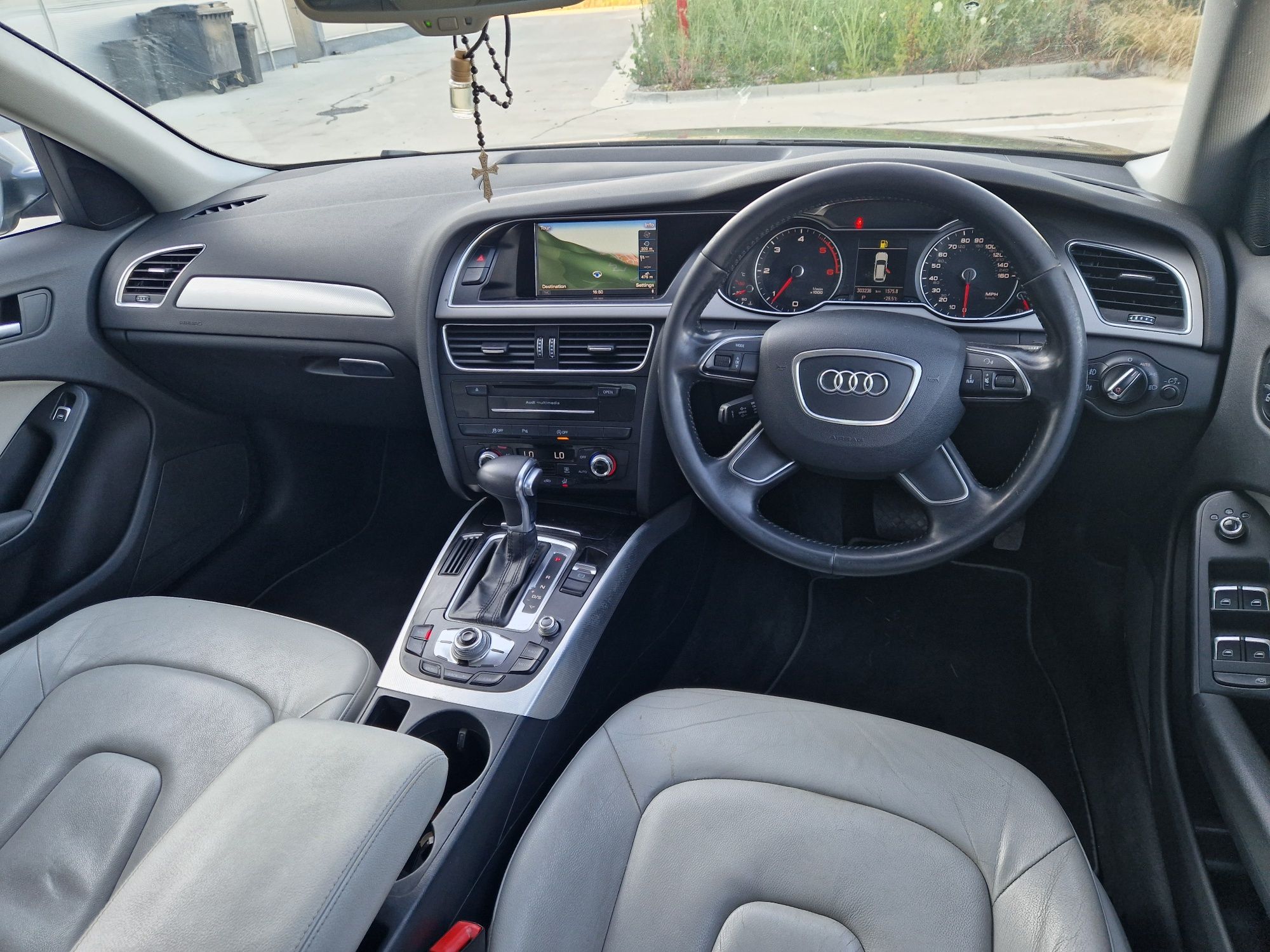 Audi A4 2013 Technik 2.0 diesel Multitronic Jante R19