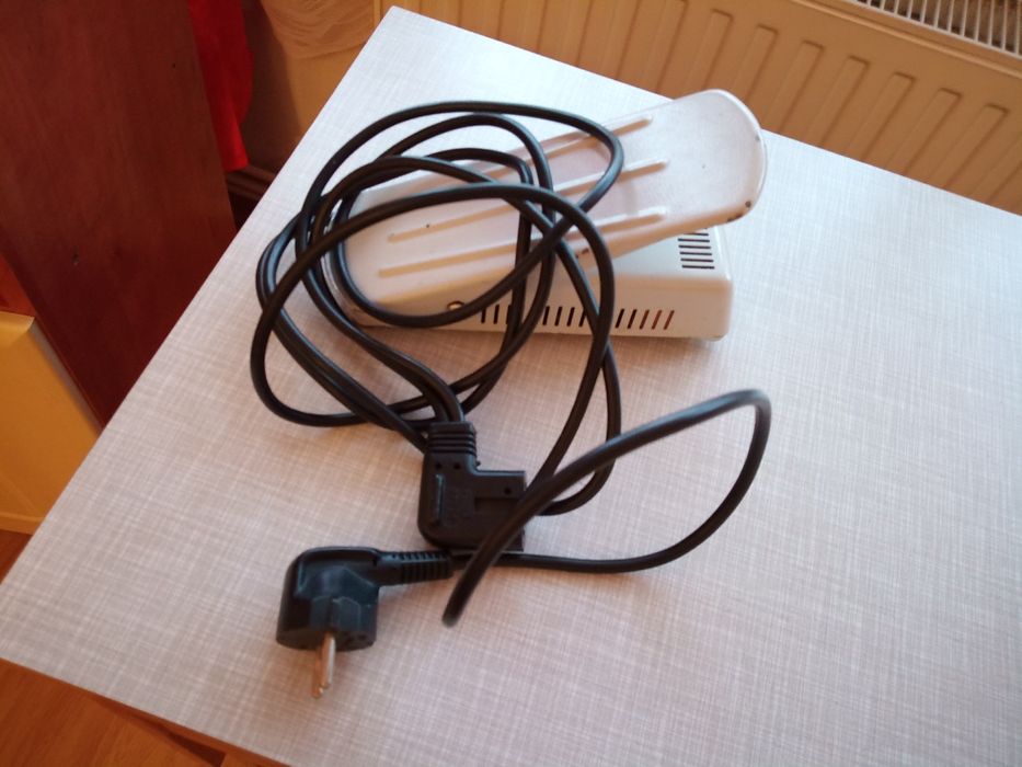 Vând mașină de cusut Pfaff 294 cu masă