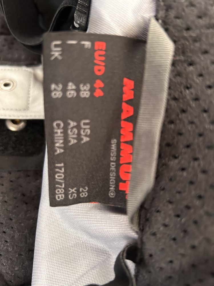 Pantaloni Mammut Goretex