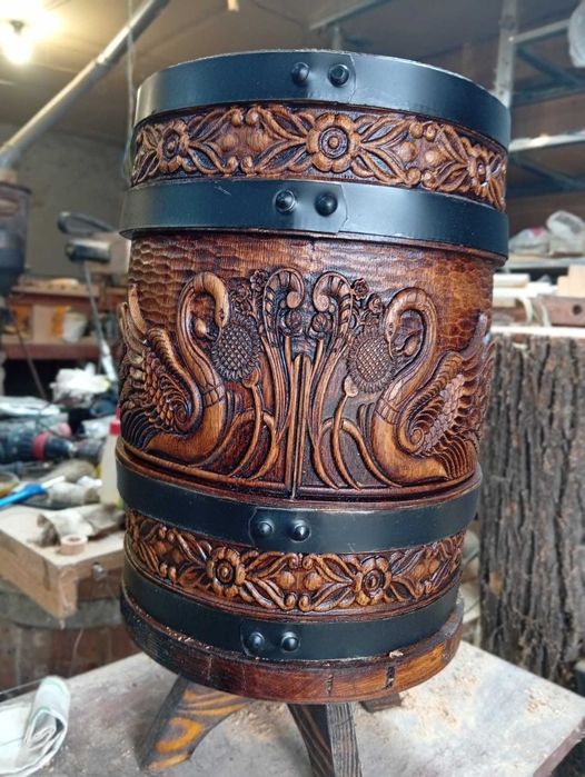 Дъбово Буре с Дърворезба