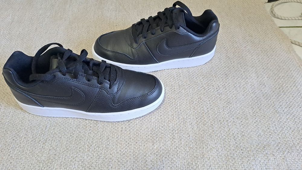 Adidasi nike ebernon low cu o singura purtare