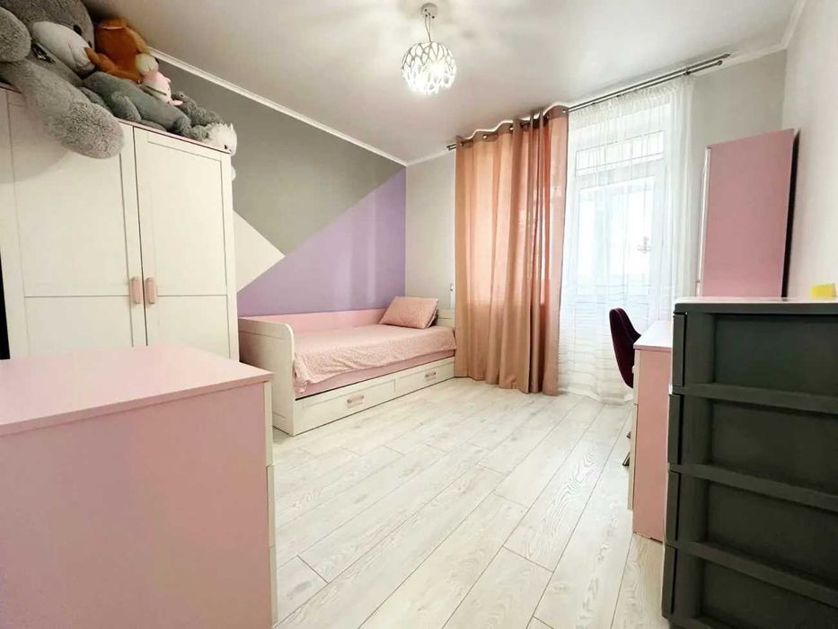 Дава се под наем Тристаен апартамент в София, Център - 90 кв.м за 561 € - Снимка #1