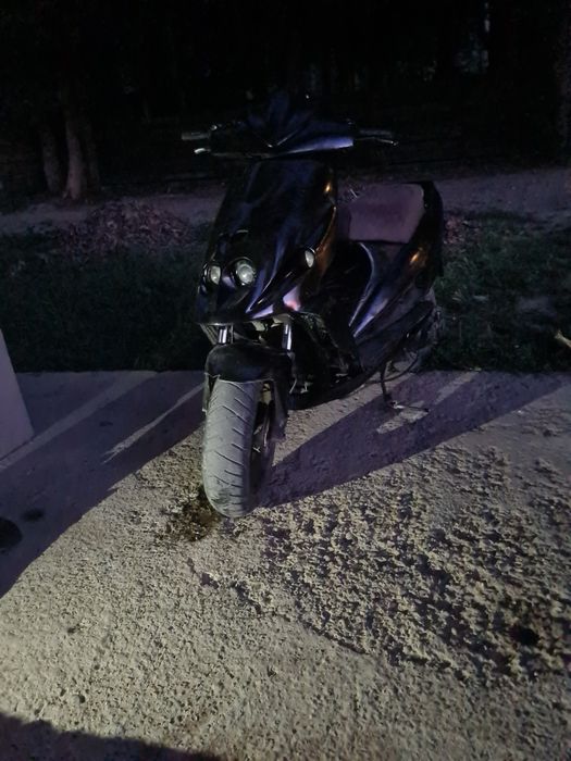 Vând scuter malaguti f12 motor de 80cc
