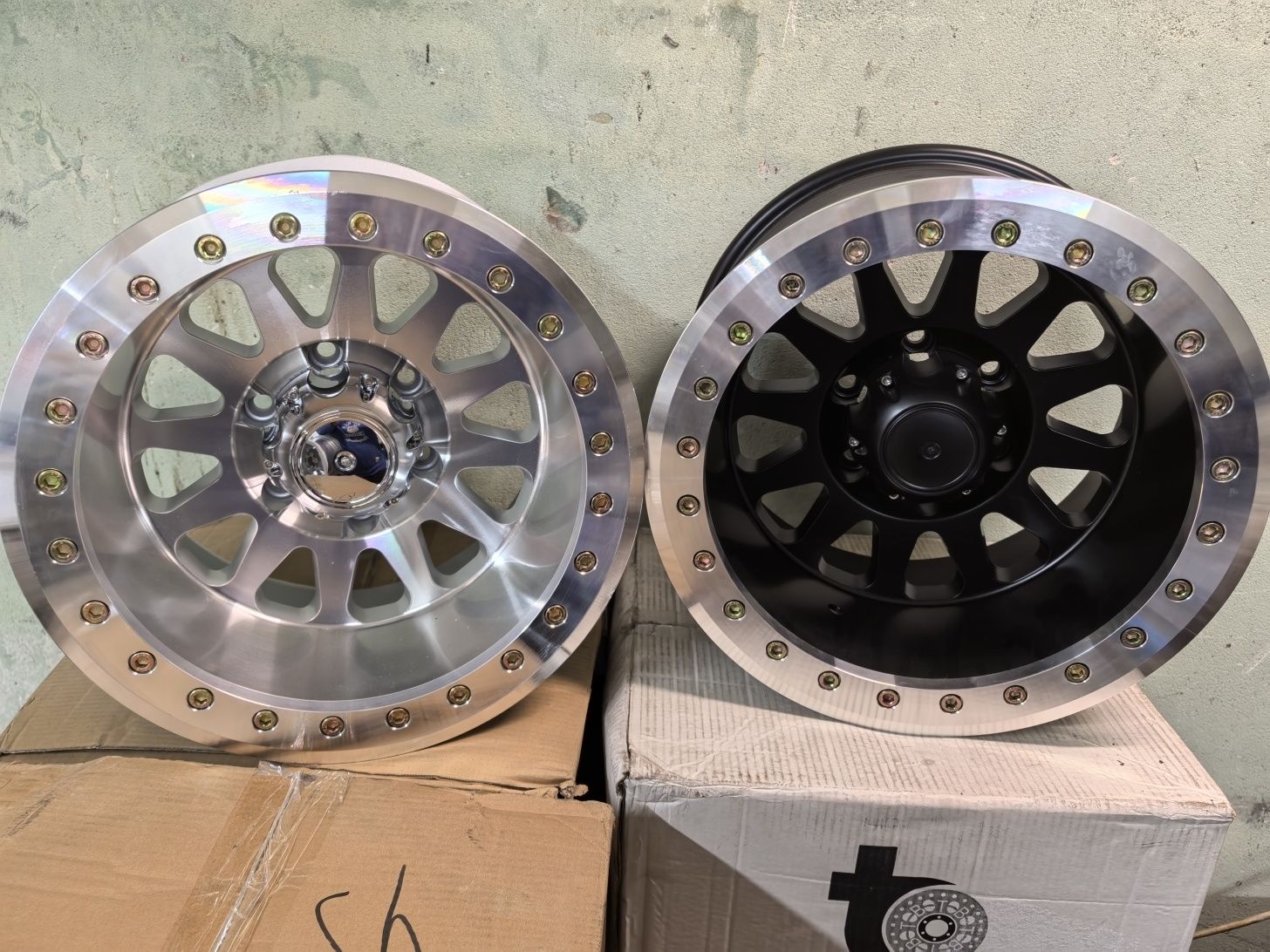 Продавам чисто нови алуминиеви бедлок джанти R16 10J 6х139.7 ET - 45