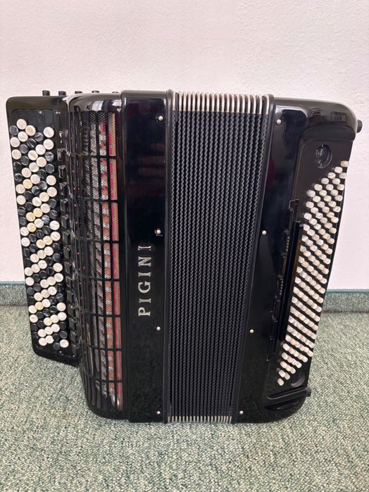 Pigini Button Accordion - BAYAN 58/B DE LUXE (“C” griff in both hands)