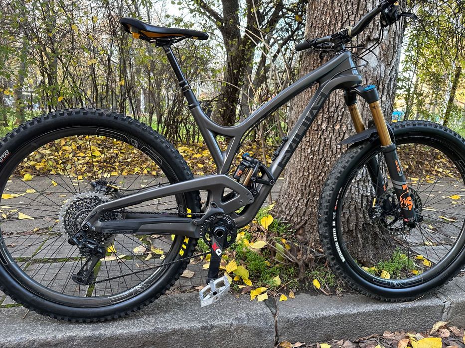 Карбоново ендуро EVIL INSURGENT 29 L