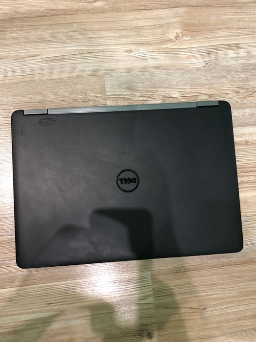 Продавам лапотоп Dell