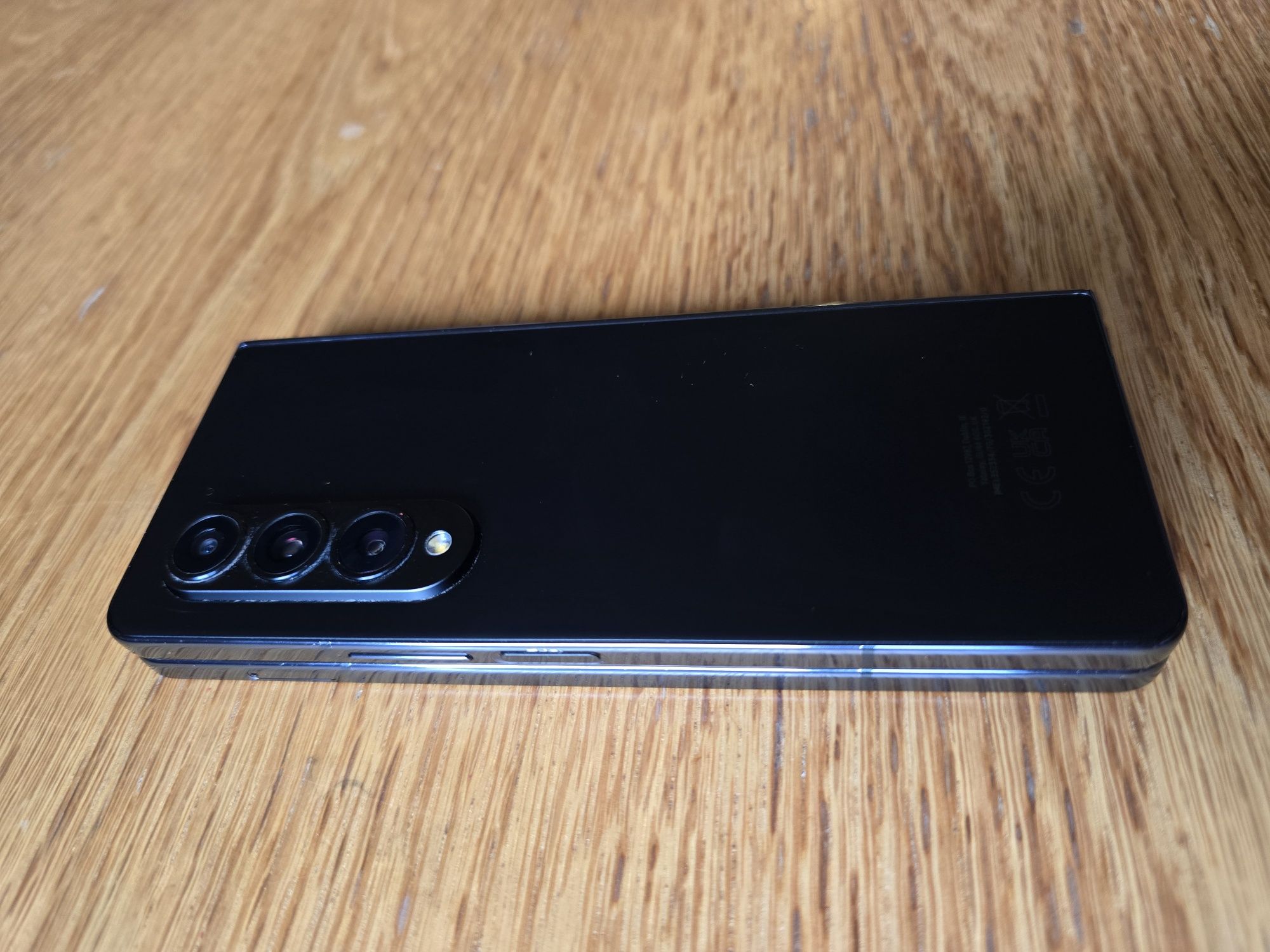 Samsung Z fold 4 пълна комплектация. като нов