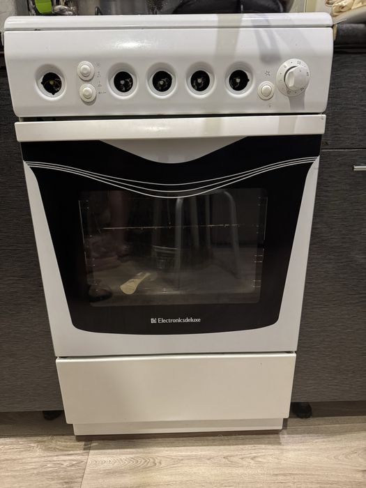 Продам газовую плиту