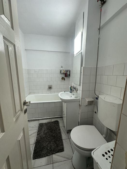 Vand apartamant 2 camere, pietroasa
