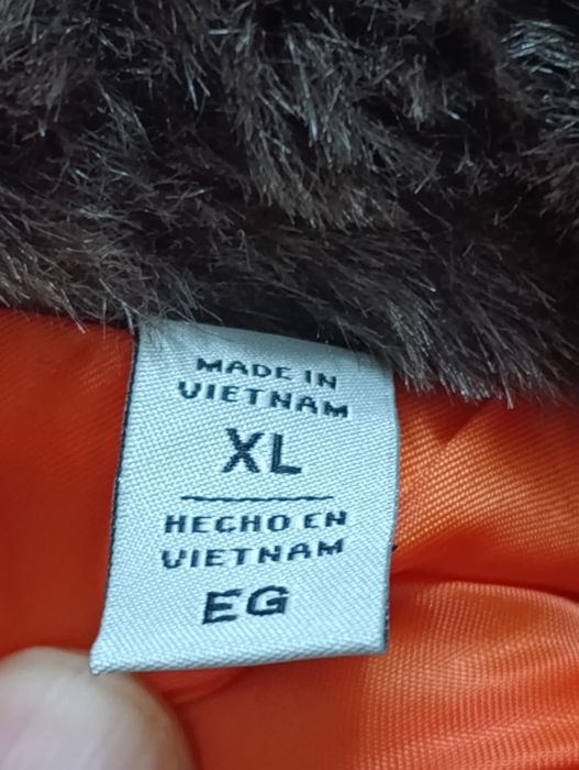 Куртка. Яхши холда. Янги. Кейилмаган