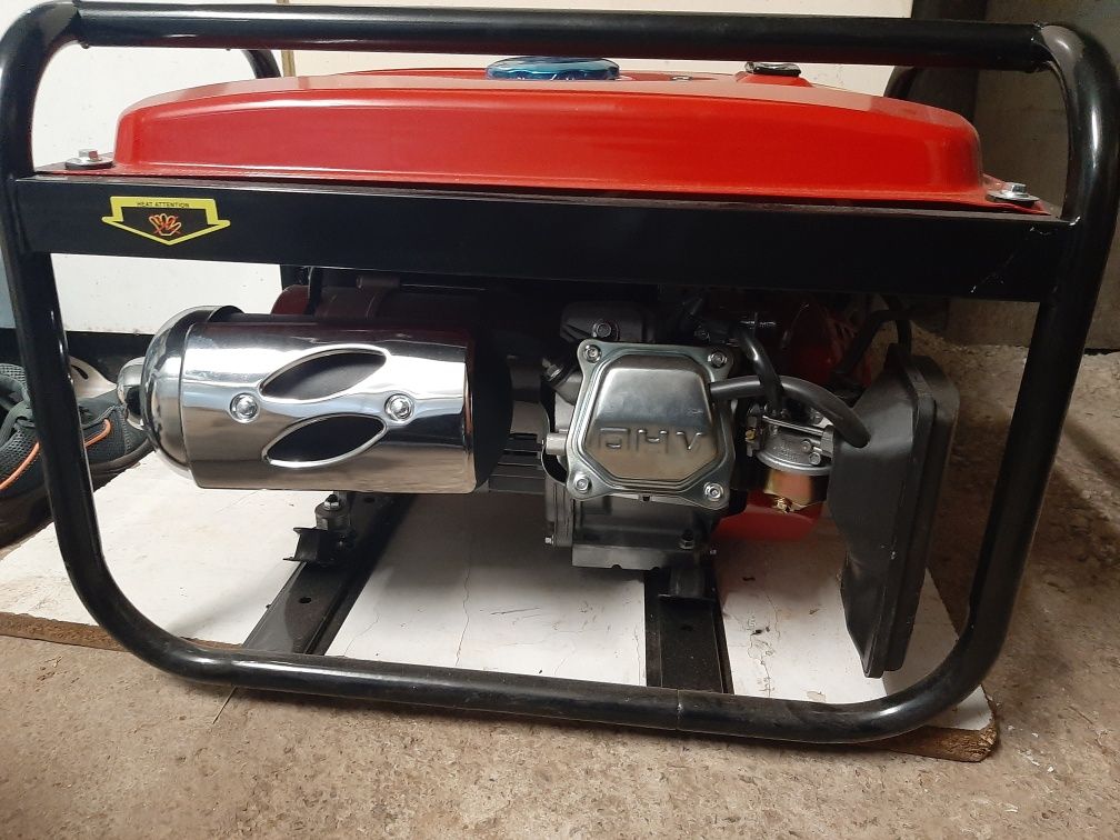 Четиритактов генератор за ток MT3500W Professional агрегат 3.5kW