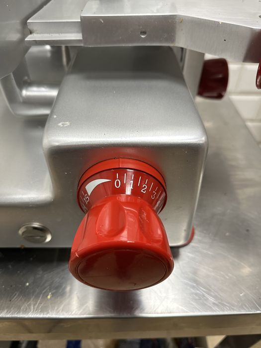 Колбасорезачка - слайс машина