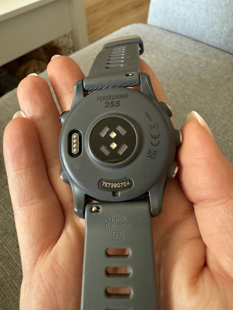 Часовник Garmin Forerunner 255 - като нов