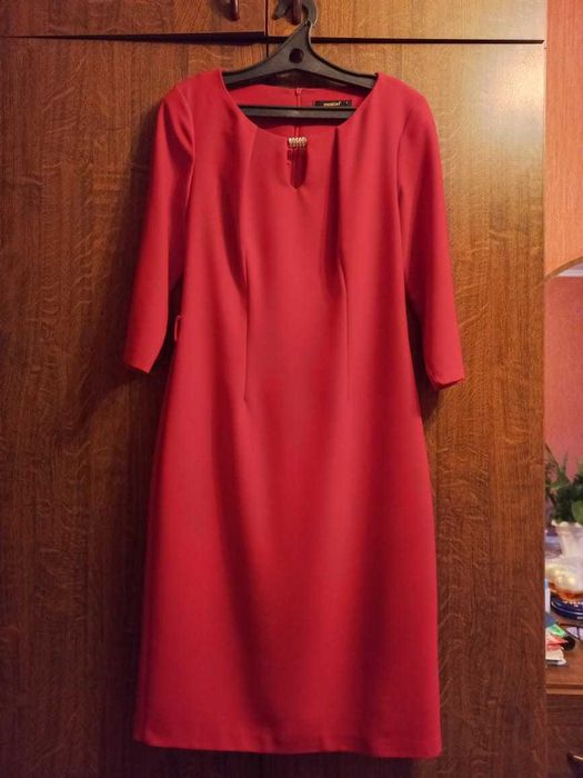 Продам женские платья