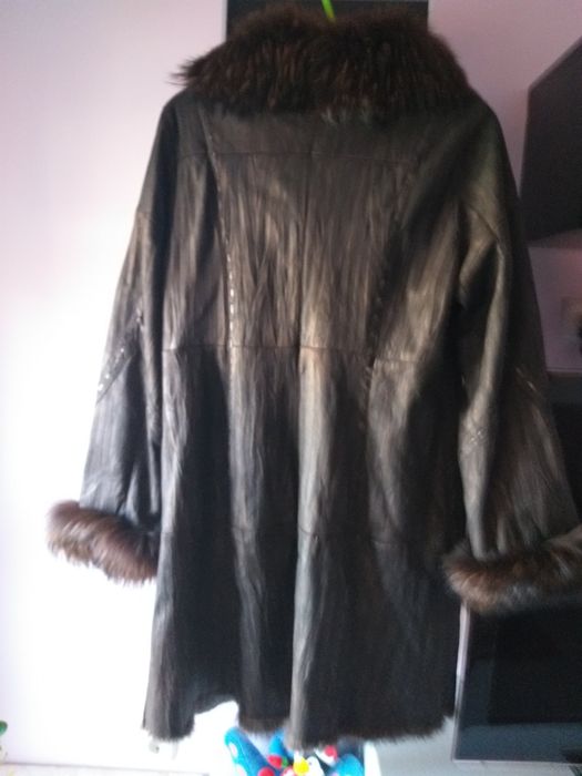 Палто еко кожа и яка от естествен косъм