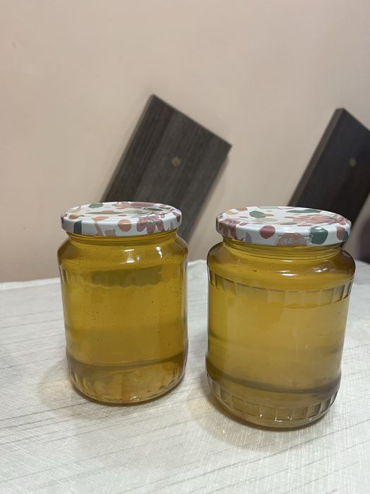 Vând miere de salcam