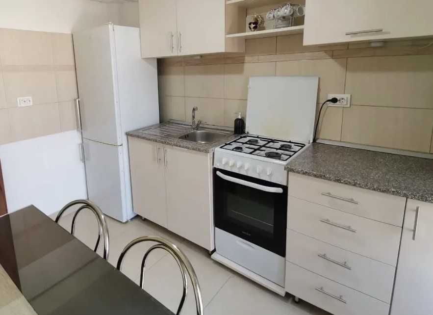 Дава се под наем Двустаен апартамент в Пловдив, Тракия - 46 кв.м за 137.7 € - Снимка #2