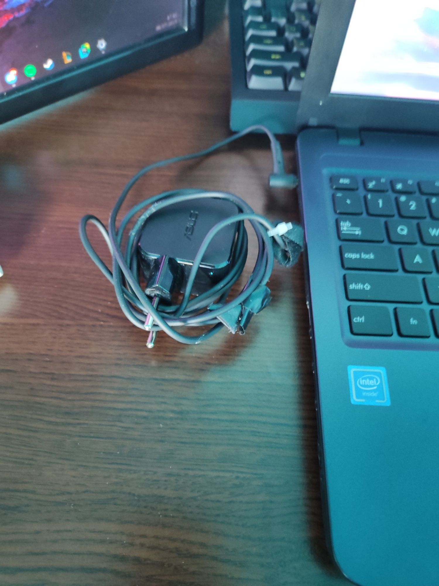 Лаптоп Asus Vivobook14 + мишка Razer