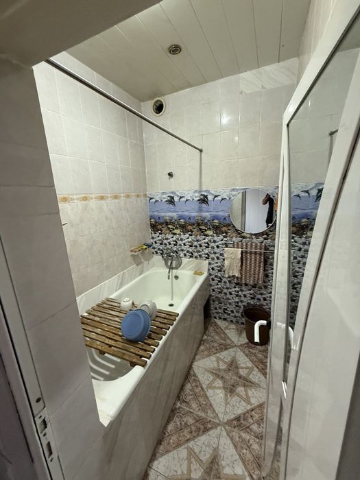 Продаю свою 3 ком.квартиру,высоко потолочная,дом кирпичный в центре: