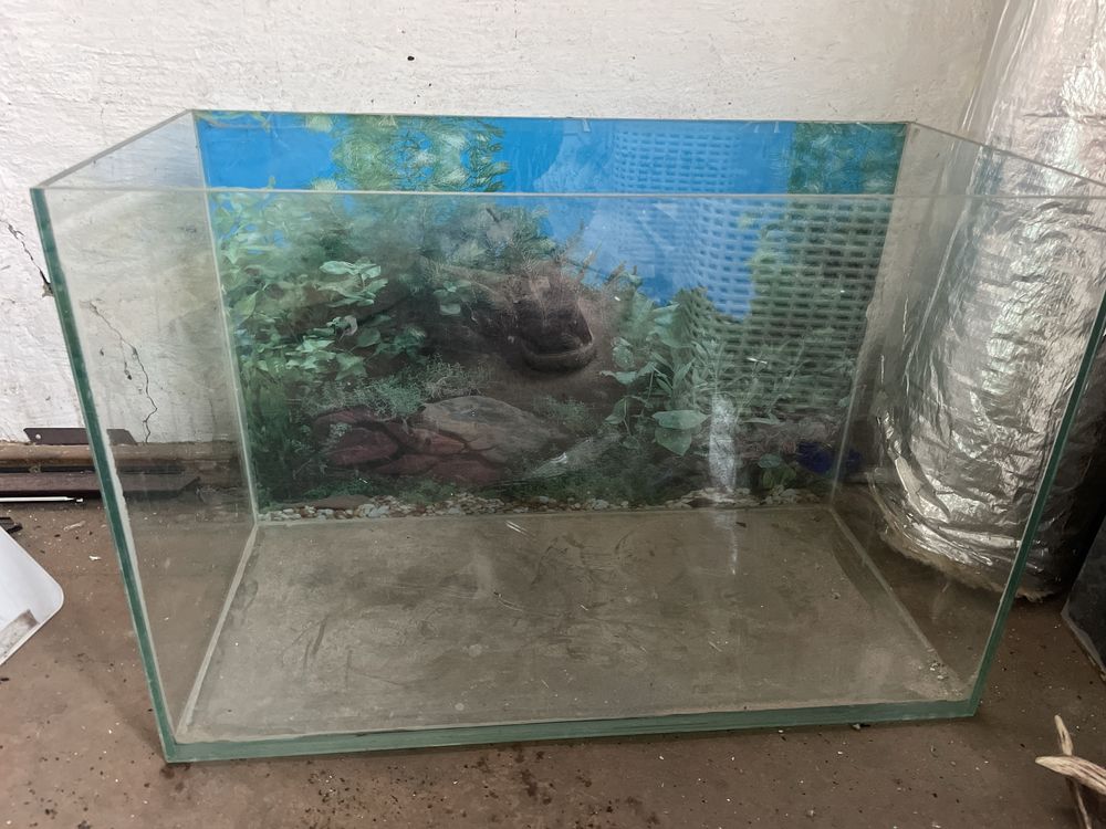 Продам аквариум 60 литров в хорошем состояни стекло 6 мм