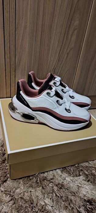 Нови оригинални сникърси Michael Kors