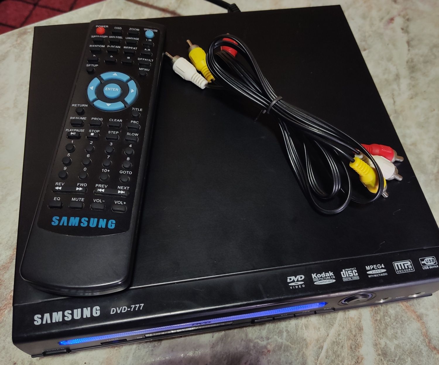 Samsung DVD-777 почти новый, полностью рабочий