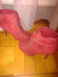 Sandale rosii cu siretuti