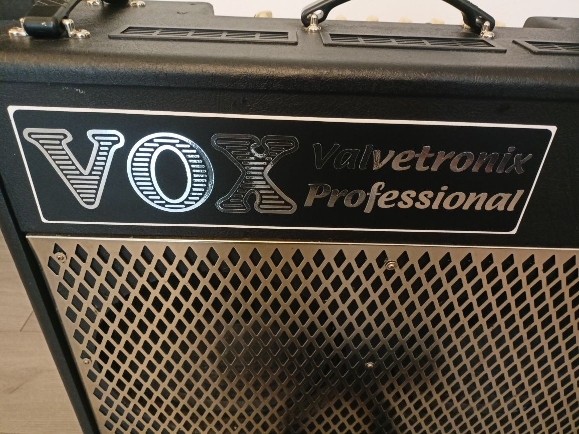 Vox VT 100 + footswitch, Amplificator chitara tub, combo
