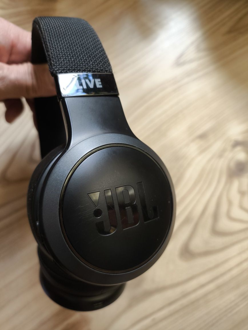 Блутут слушалка JBL Live 400 BT