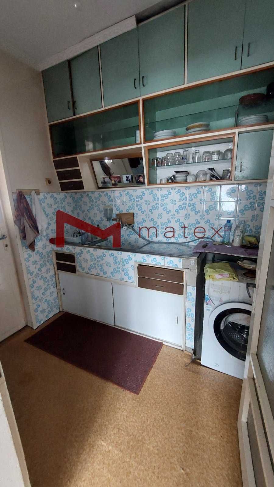 Етаж от къща с гараж и собствен двор, Павлов