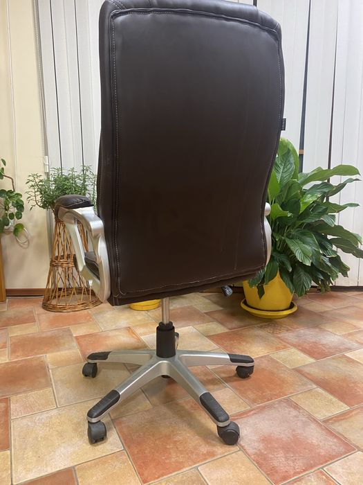 Директорски офис стол