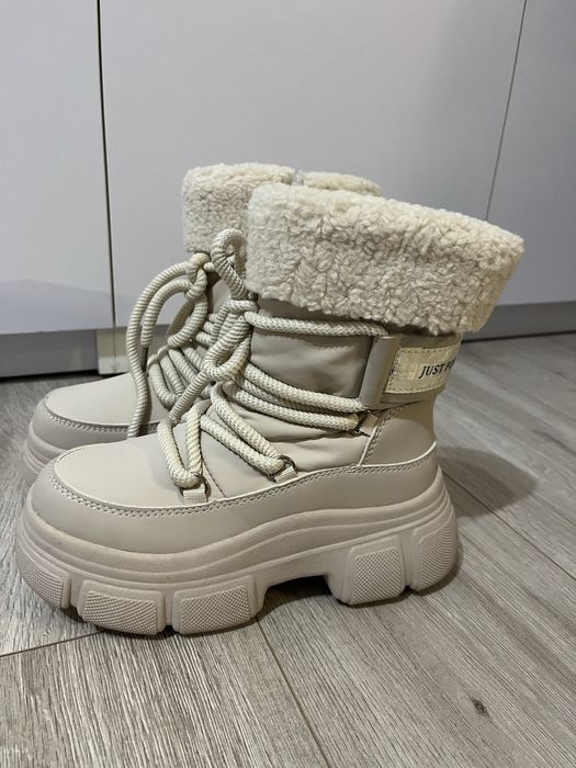 Продам новые детские зимние ботинки