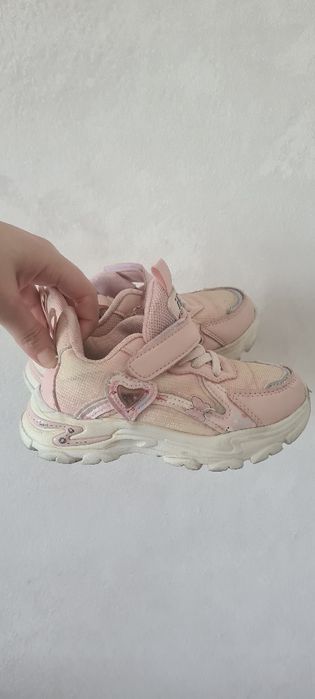 Продам кроссовки детские