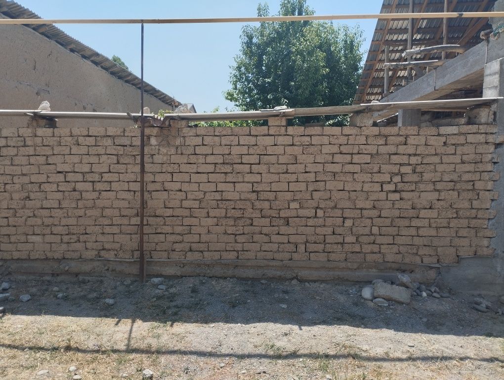 3 sotix  yer sotiladi