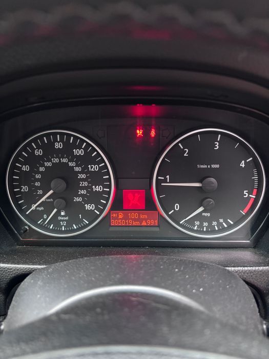 Dezmembrez BMW e90 318D volan pe dreapta