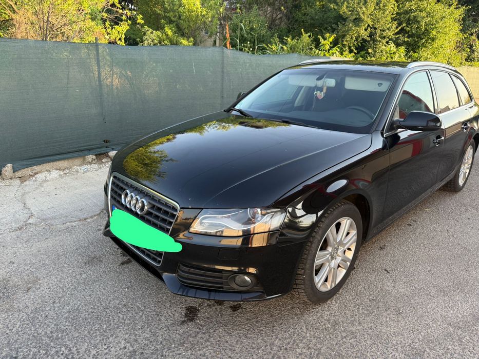 Vând Audi A4 B8, fabricat în 2010, motor 2.0 TDI 143 CP, cu 300.000 km
