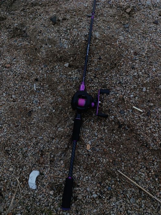 Срочно продам спининг с мульипликаторной катушкой