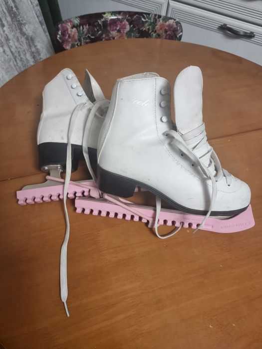 Коньки зимние женские.. Зимние коньки.