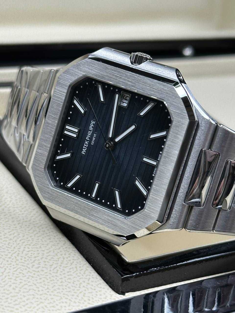 Patek Philippe Cubitus / Nautilus / Aquanaut / Автоматичен Механизъм