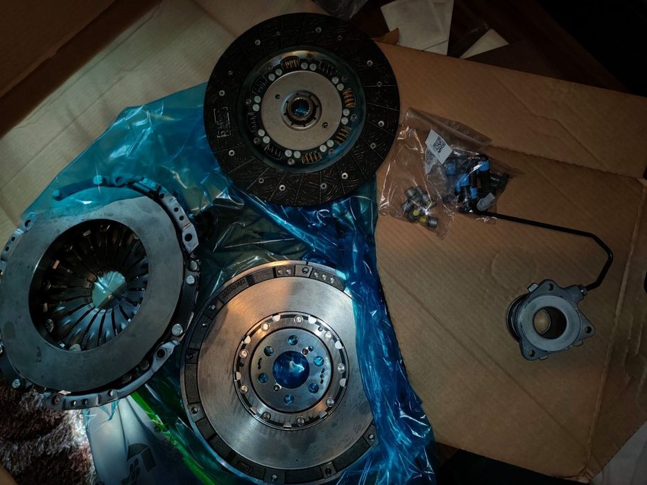 Ambreiaj cu volanta masa dubla Astra H Alfa Romeo 159 1.9 cod 837300